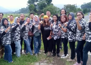 Bunda Lia Sang Dionatur Takjil Kembali Bagikan Paket Dengan 6 Aneka Macam item di Sumedang