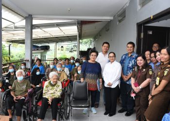 Kajati Jabar Mengadakan Bakti Sosial di Rumah Pemulihan Permata Noah Cimahi dan Yayasan Bala Keselamatan Kota Bandung