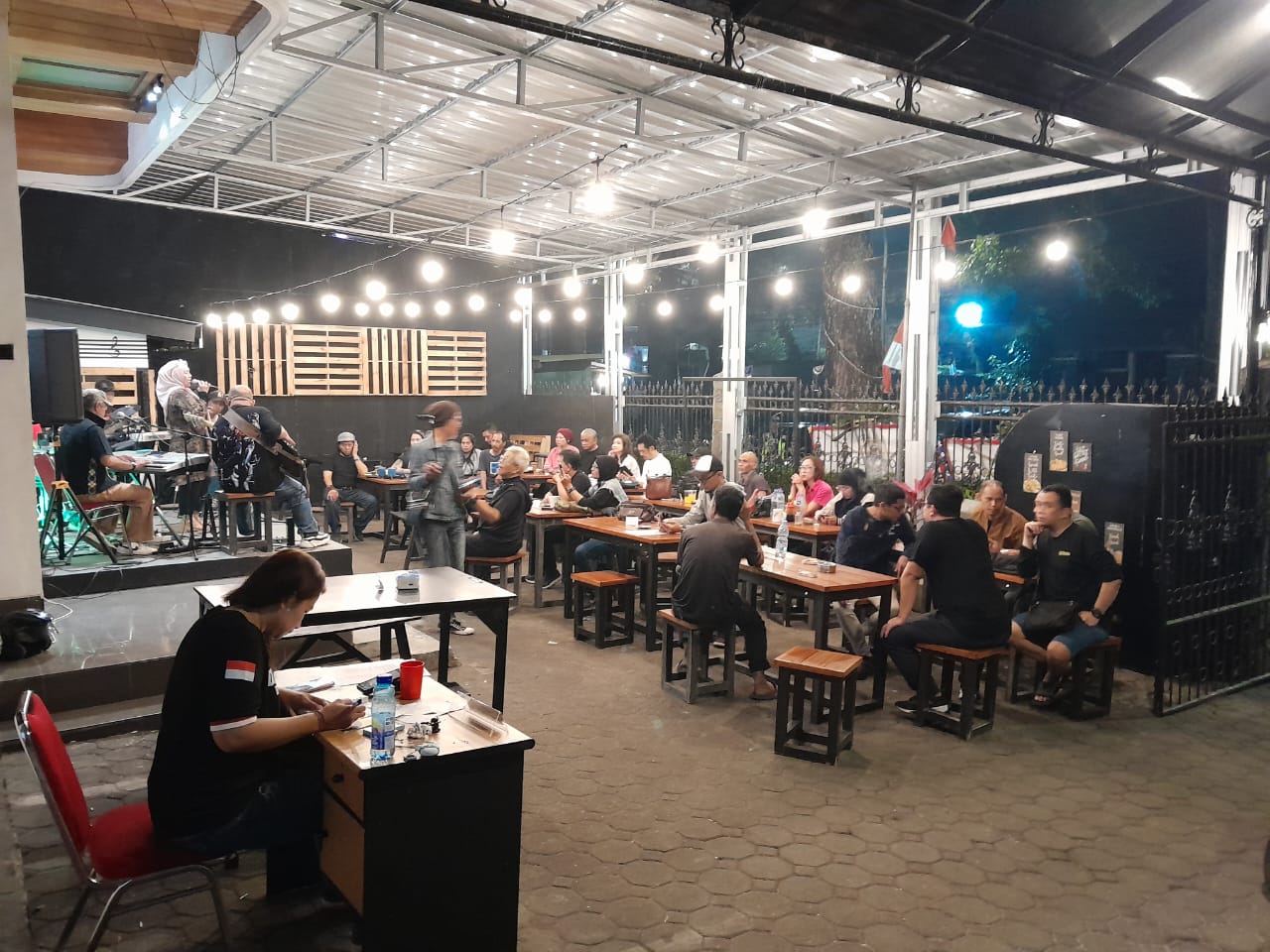 “Cafe Djaloe: Wadah untuk Berkarya dan Berkembang”