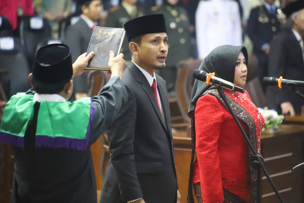 Nina Fitriana dan Sendi Lukmanulhakim Dilantik Menjadi Anggota DPRD Melalui Pengganti Antar Waktu