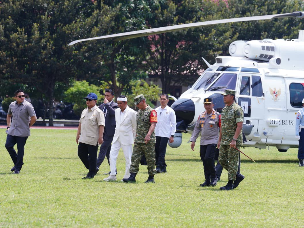 Sinergi Polri – TNI Amankan Kunjungan RI-1 Pada Wisuda Universitas Kebangsaan di Bandung