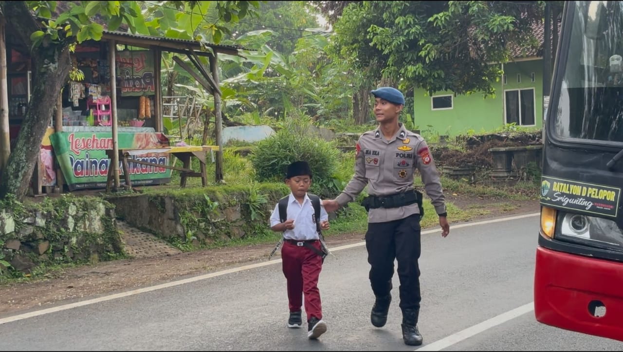 Operasional Bus Sekolah Gratis Brimob Jabar Jadi Kebanggaan Warga Tasikmalaya