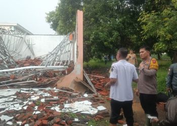 Atap SMKN 1 Gunung Putri Ambruk Diterjang Hujan dan Angin Kencang, 44 Orang Jadi Korban