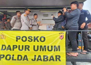 Polda Jabar Pastikan Makanan Aman Dikonsumsi bagi Warga Terdampak Banjir di Karawang