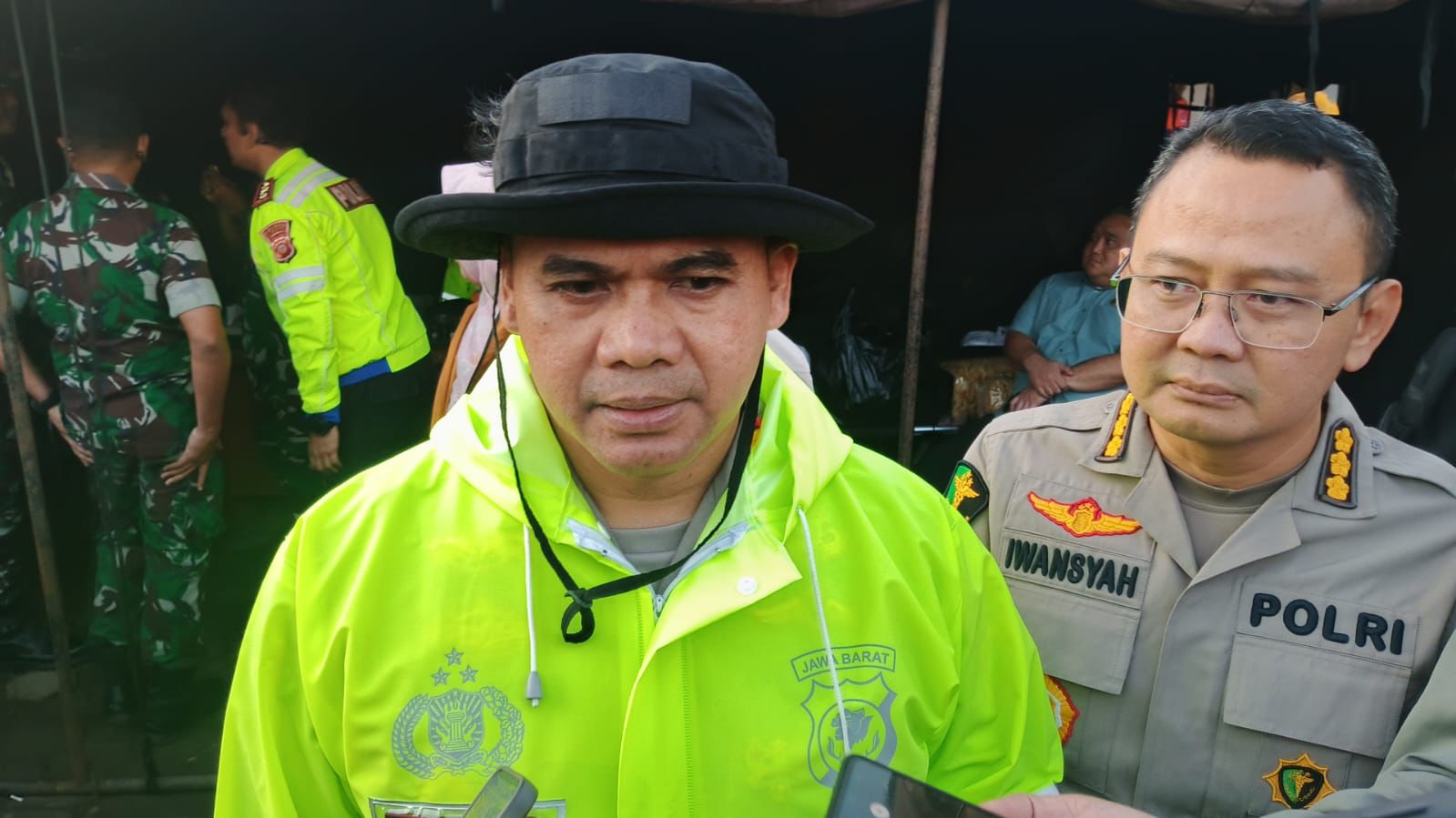 Tim Kesehatan Polda Jabar Percepat Identifikasi Korban Melalui Pos DVI dan Dirikan Pos Pelayanan Kesehatan untuk Pengungsi di Desa Pasir Langu