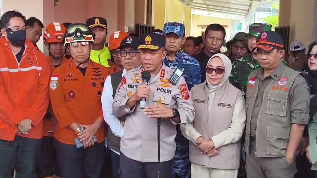 Kapolda Jabar Ucapkan Bela Sungkawa atas Gugurnya Dua Anggota saat Jalankan Tugas Kemanusiaan Dalam Penanggulangan Bencana di Desa Pasirlangu Kab Bandung Barat