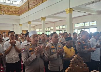 Polda Jabar Gelar Sholat Ghaib untuk Korban Bencana Longsor di Cisarua