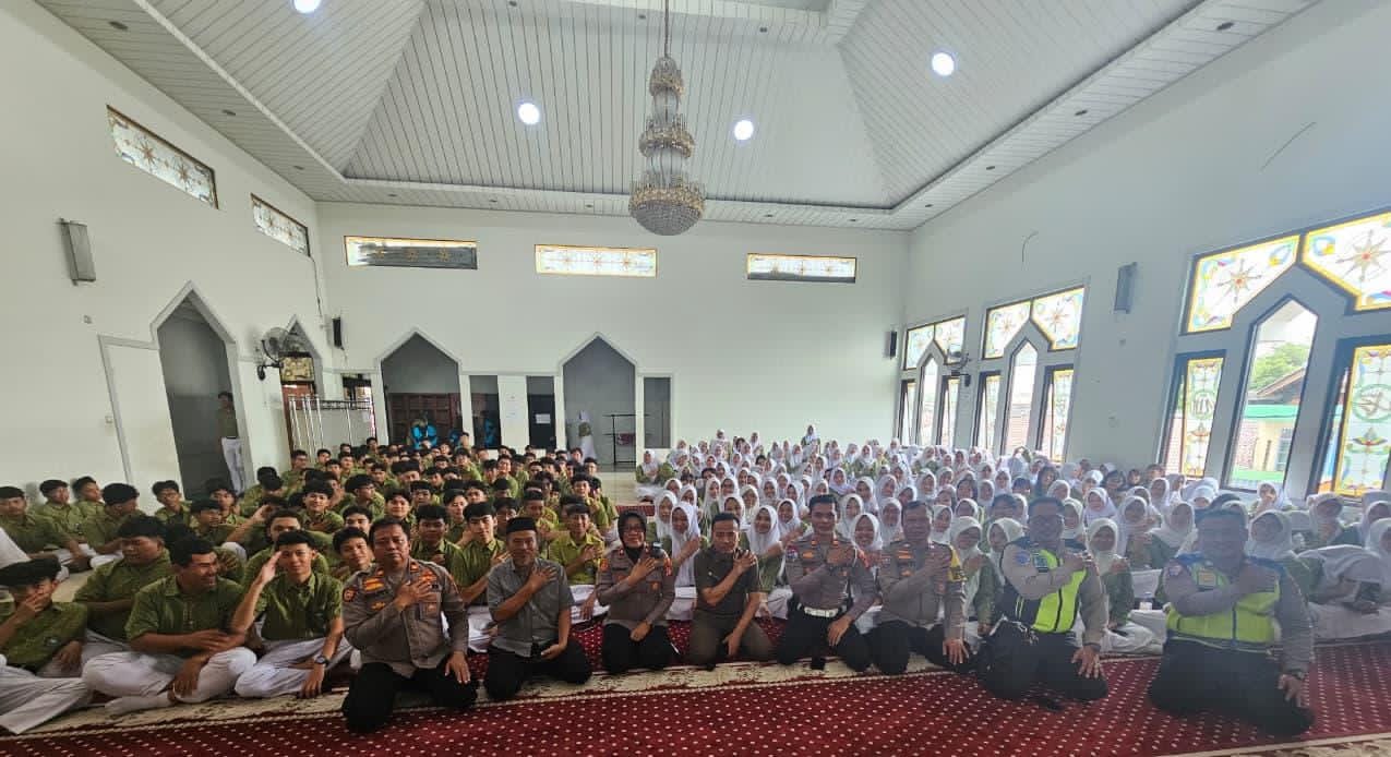 Police Go to School: Menanam Nilai dan Menjaga Masa Depan Generasi Bangsa di SMAN 2 Tambun Selatan