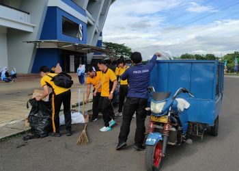 Polda Jabar Apel Pagi Gabungan dan Bersih Bersih / Korve Massal di Stadion GBLA