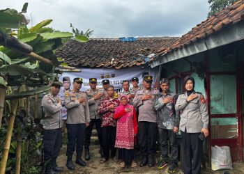 Polisi Gelar Baksos Renovasi Rutilahu di Cisarua