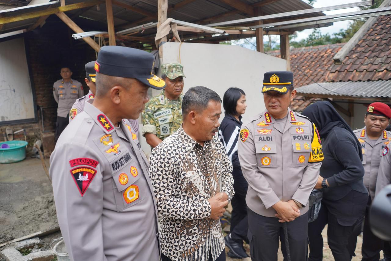 Kapolda Jabar Tinjau Pembangunan Rutilahu di Arjasari, Wujud Kepedulian Nyata untuk Warga