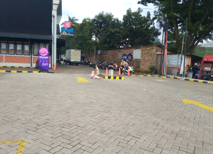 Akses jalan Dikichi menggunakan Akses Gacoan