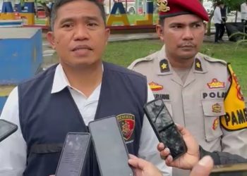Aksi Sosial Ramadan, Dirreskrimsus Bangun Kedekatan dengan Warga Lewat Bagi-bagi Takjil dan Bersih Lingkungan