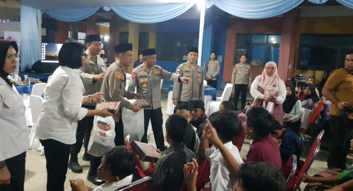 Kapolda Jabar Buka Puasa Bersama Pengamen di Batununggal, Siap Jadi Bapak Asuh