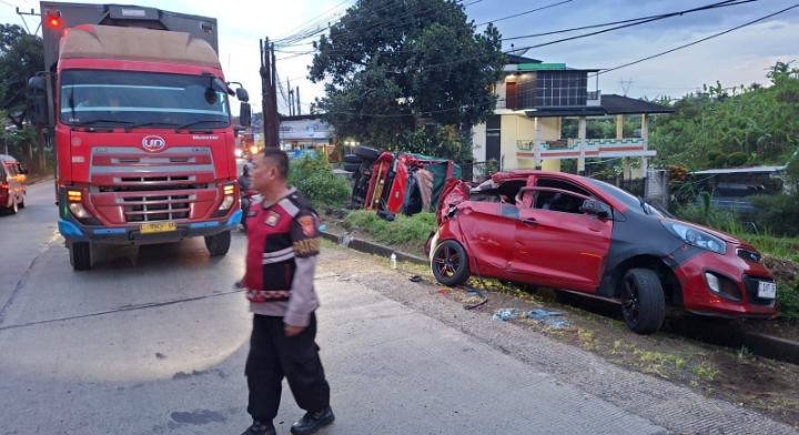 Tiga Kendaraan Terlibat Laka Lantas di Pamulihan, Dua Korban Luka Berat