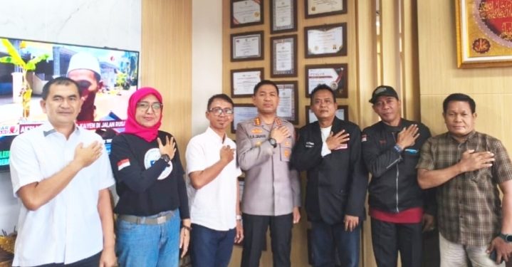 FWJ Indonesia Korwil Kota Tangerang Sambangi Kombes Pol Jauhari Diruang Kerjanya