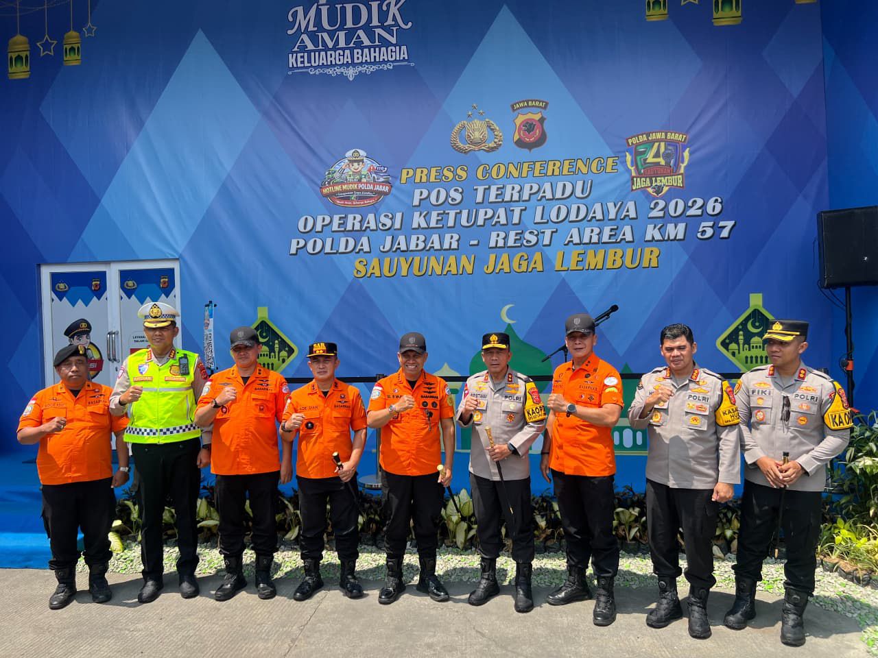 Kabasarnas Didampingi Kapolda Jabar Tinjau Posko Strategis Km 57