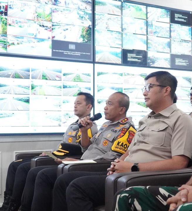 Kapolda Jabar Melaksanakan Anev Sitkamtibmas dan Monitoring Pelayanan Idul Fitri 1447 H di Pos Hoegeng Ciawi, Rapat Dipimpin oleh Kapolri