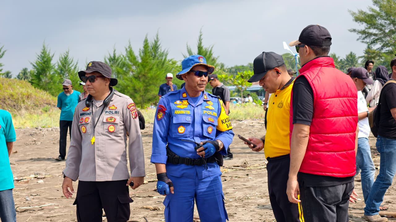 Polisi Cari Remaja 14 Tahun Hilang Terseret Ombak di Pantai Timur Pangandaran
