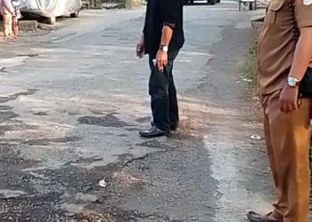 Kondisi Jalan Utama Desa Karangsari Memprihatinkan, Kades Bao Umbara Desak Pemkab Bekasi Segera Bertindak