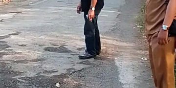 Kondisi Jalan Utama Desa Karangsari Memprihatinkan, Kades Bao Umbara Desak Pemkab Bekasi Segera Bertindak