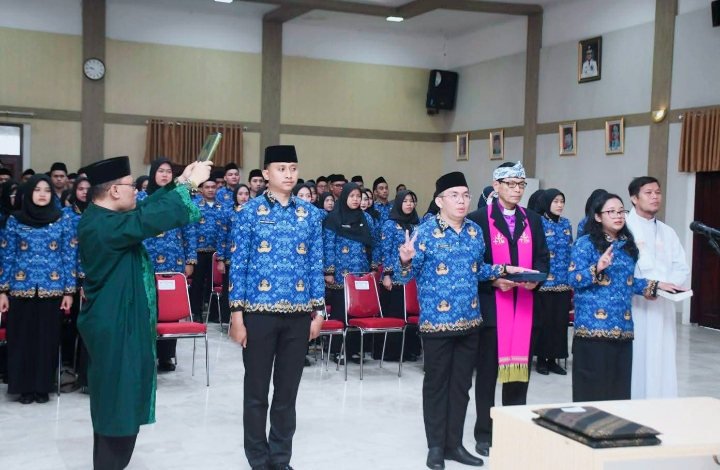 BUPATI LANTIK PEMUDA TANGGUH NAHKODAI ASN JADI KEPALA BKPSDM KABUPATEN SUKABUMI