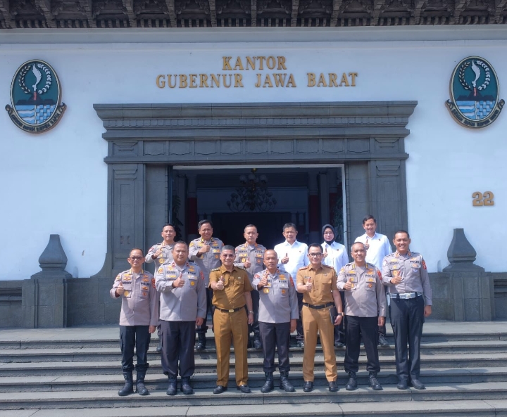 Kapolda Jabar Silaturahmi Strategis Ke Kantor Pemerintahan Provinsi Jabar di Gedung Sate Bandung