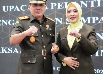 JAKSA AGUNG ST BURHANUDDIN LANTIK Dr. SUTIKNO, S.H., M.H. SEBAGAI KEPALA KEJAKSAAN TINGGI JAWA BARAT