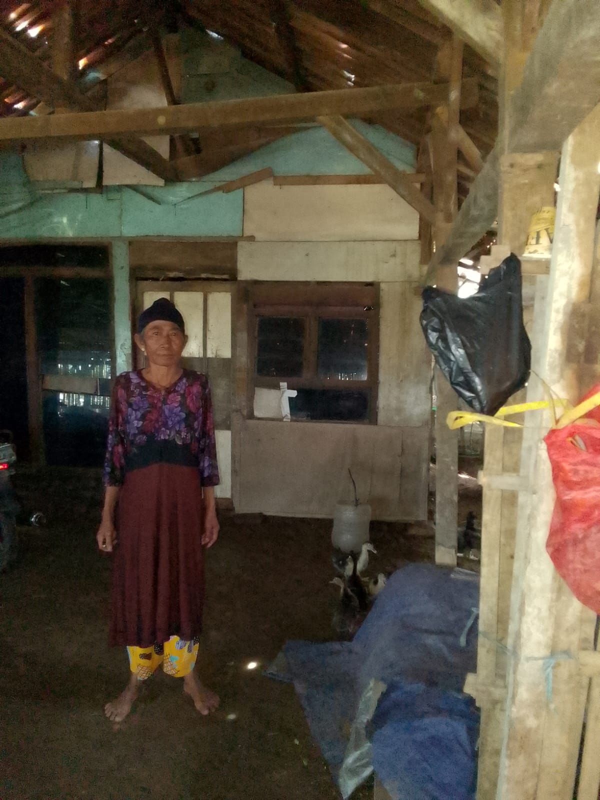 Warga Hegarmanah Memohon Perhatian: Rumah Bocor, Harap Bantuan Segera dari Pemkab dan BAZNAS Bekasi