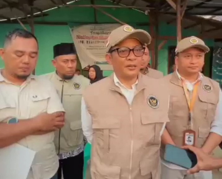 Jemaah Haji Indramayu Kloter 21 KJT Wafat di Pesawat, Kemenhaj Jabar Takziah ke Rumah Duka