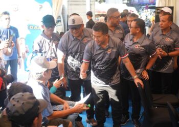 Dekati Masyarakat di CFD Dago, Polda Jabar Hadirkan Layanan SIM Keliling dan Sapa Warga