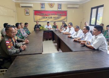 Sekcam Setu dan Jajaran Berikan Ucapan Selamat HUT Bhayangkara ke-80 di Polsek Setu