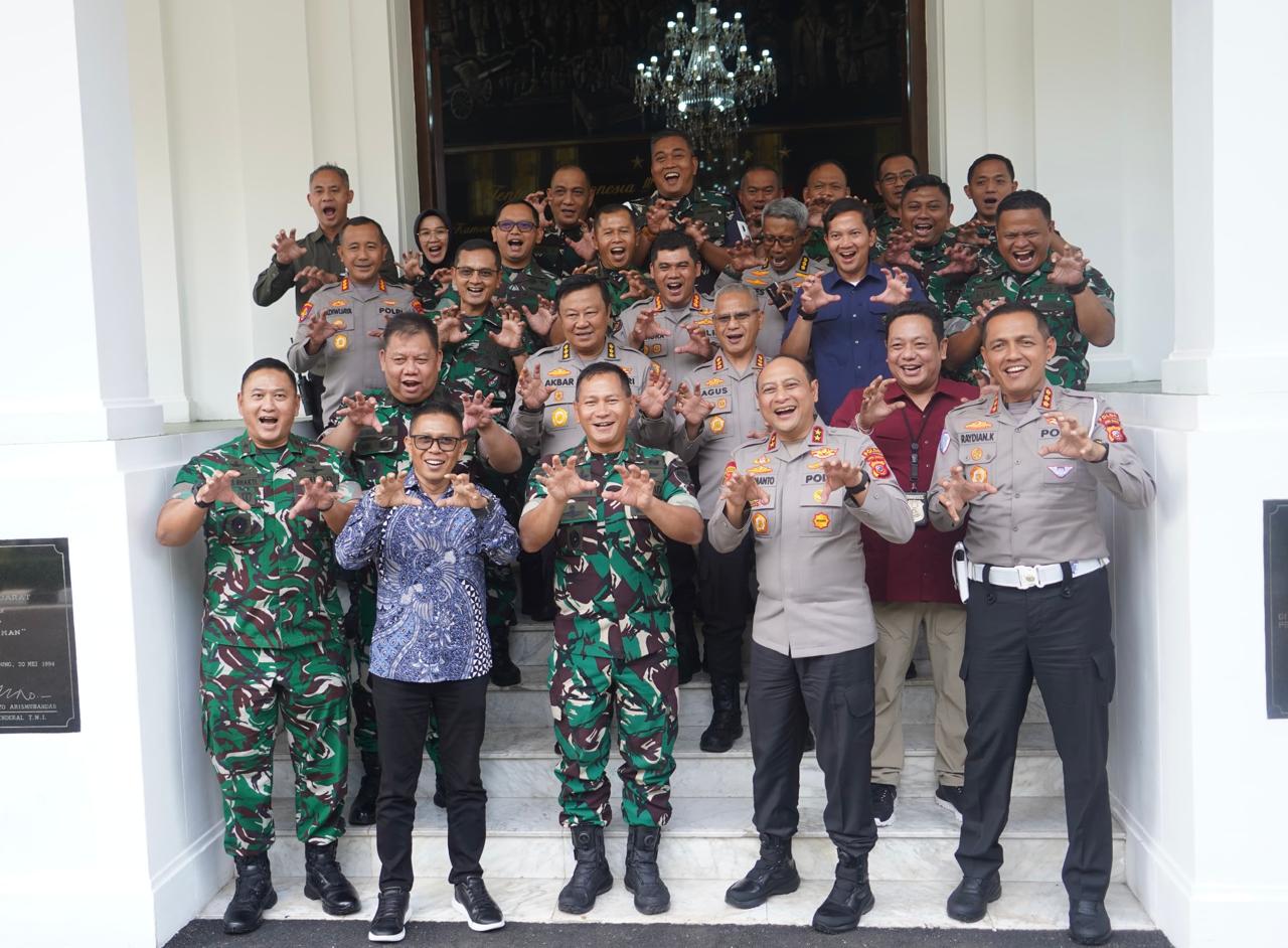 Sinergi Tanpa Batas, Kapolda Jabar Silaturahmi Hangat Bersama Pangdam III/Siliwangi
