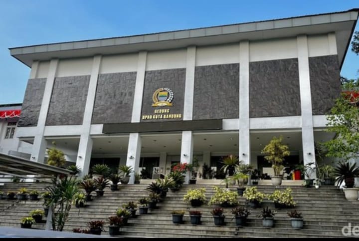 Rapat Paripurna DPRD Kota Bandung di Pimpin Langsung Oleh Ketua DPRD H. Asep Mulyadi, S.H