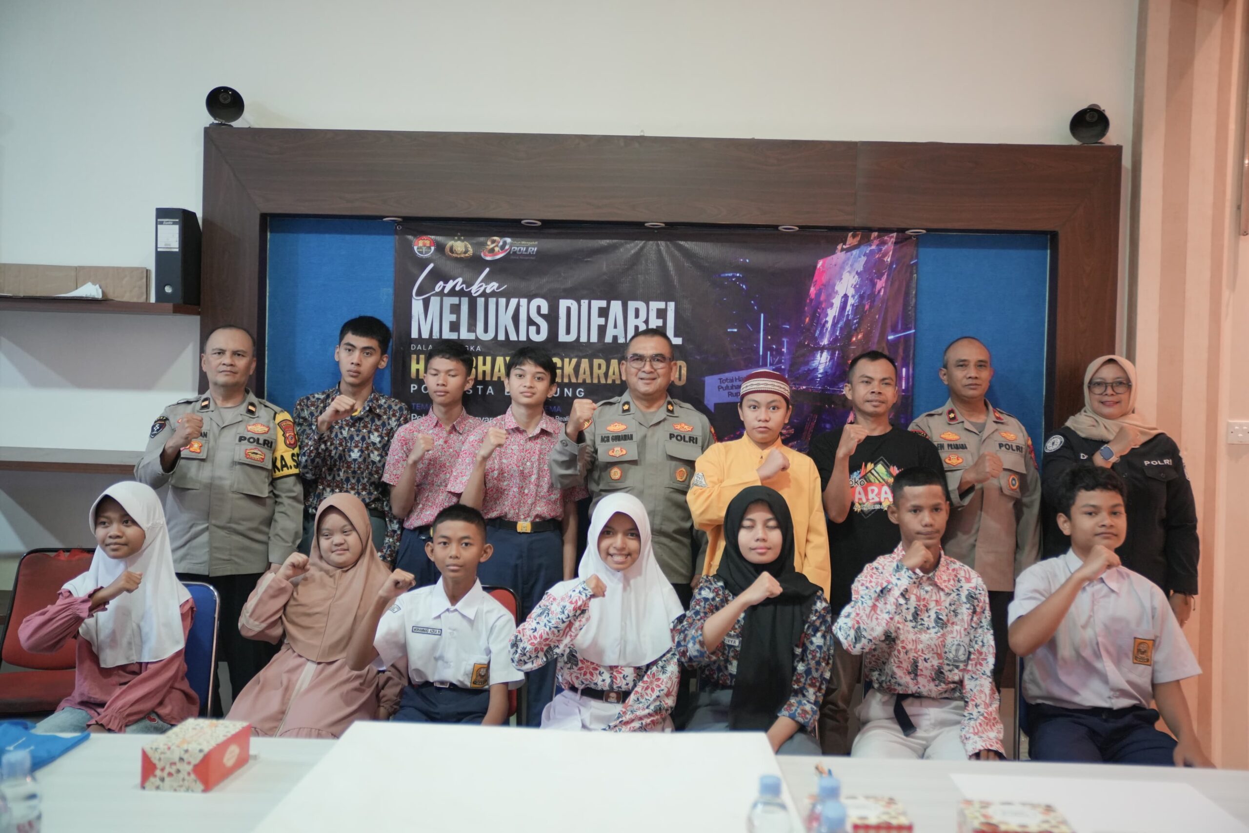 Ruang Tanpa Batas, Polresta Bandung Hadirkan Panggung Kreativitas Difabel dalam Semarak Hari Bhayangkara ke-80