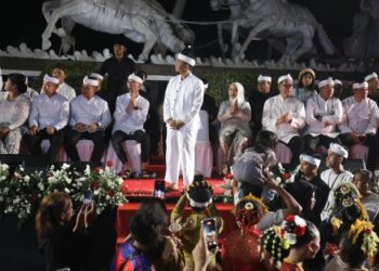 Festival Budaya: Ribuan Warga Sambut Kemegahan Arak-arakan di Purwakarta
