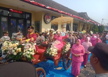 Serah Terima Jabatan Kapolres Cimahi Berlangsung Khidmat, AKBP Moh. Faruk Rozi Resmi Gantikan AKBP Niko N. Adi Putra