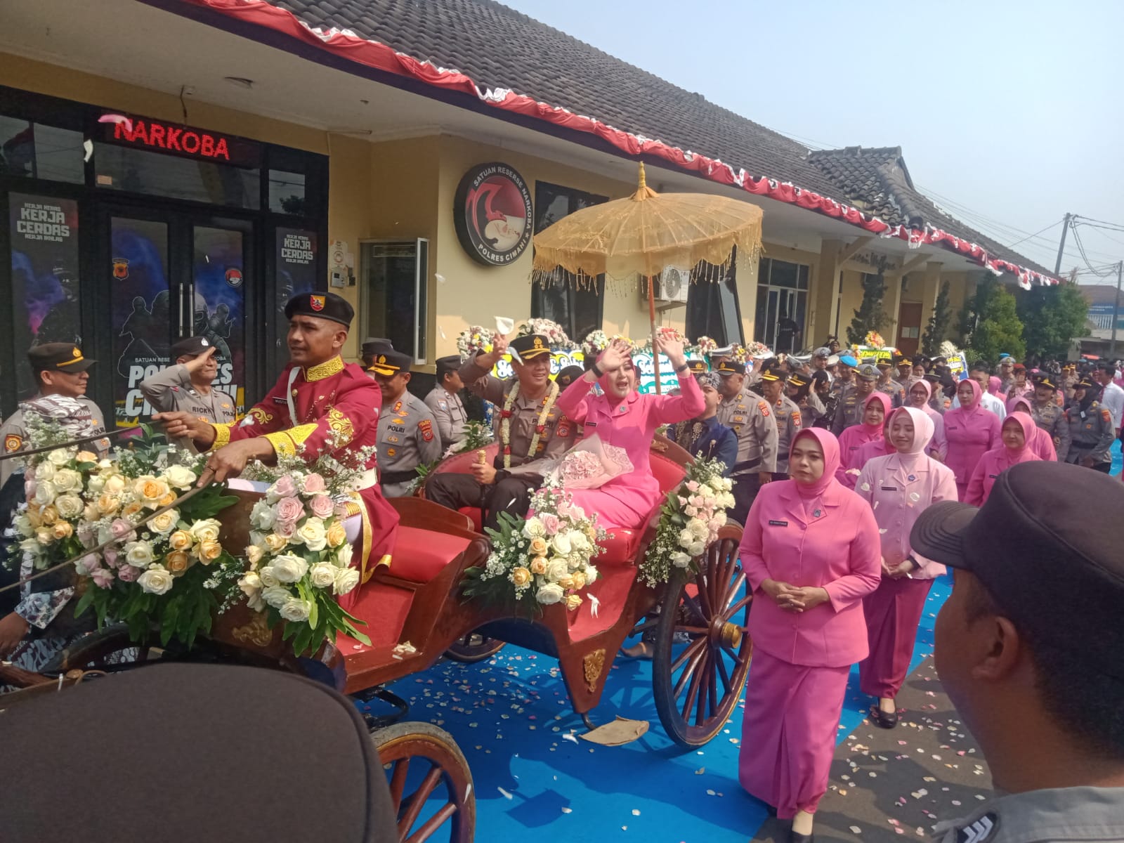 Serah Terima Jabatan Kapolres Cimahi Berlangsung Khidmat, AKBP Moh. Faruk Rozi Resmi Gantikan AKBP Niko N. Adi Putra