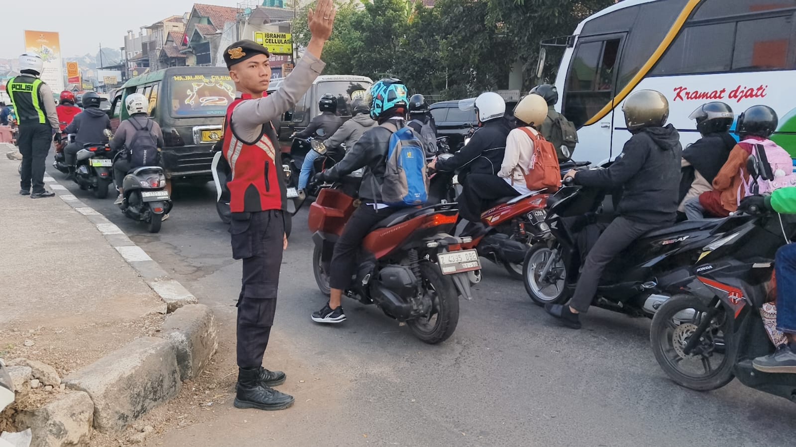 Hadirkan Rasa Aman di Jalan, Polda Jabar Terjunkan Personel Serentak di Titik Titik Rawan