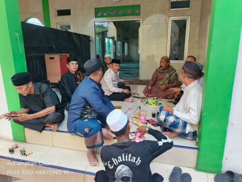 Jumat Keliling, Petahana Calon Kades Karangsari Sambangi Warga Lewat Silaturahmi di Masjid Al-Ikhlas