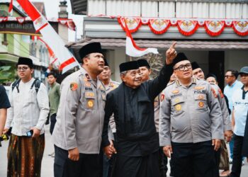 Jalin Komunikasi dan Kolaborasi Harmonis dengan Tokoh Agama, Wakapolda Jabar Silaturahmi ke Ponpes Cipasung
