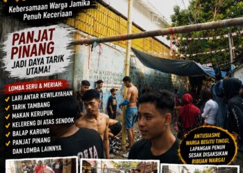 Semarak HUT RI ke-81, Warga Tumpah Ruah Saksikan Panjat Pinang Penuh Keceriaan
