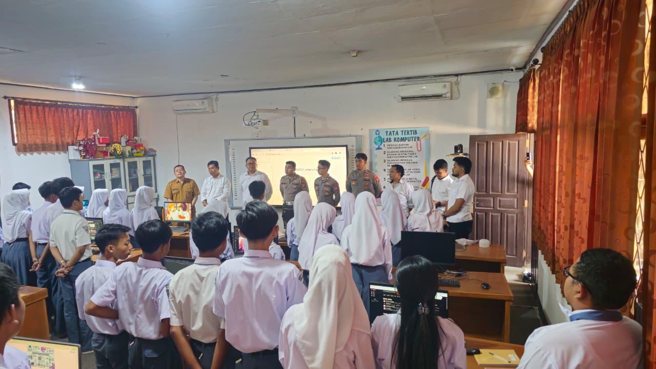 Polresta Bandung Edukasi 160 Pelajar SMAN 1 Cileunyi, Kenalkan Pemanfaatan dan Bahaya AI