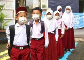 Pemkot Bandung Perkuat Mitigasi Abu Vulkanik, Masker hingga Penyemprotan Jalan