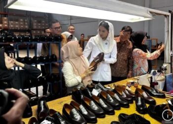 Wamendag Dorong Fortuna Shoes Bandung Perluas Pasar Ekspor Sepatu Lokal