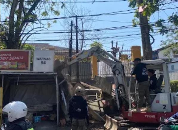 Tak Beri Ruang, Pemkot Bandung Tertibkan 18 Bangunan Liar di Cicendo