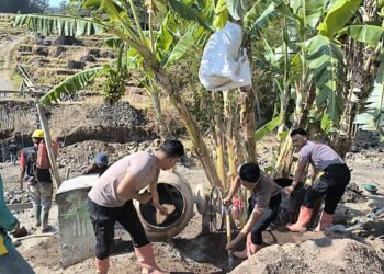 Puluhan Personel Batalyon A Pelopor Diturunkan Bangun Jembatan Merah Putih di Kabupaten Majalengka