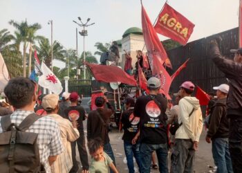 Massa AGRA Geruduk DPR pada Hari Tani Nasional, Tolak UU Reforma Agraria yang Baru Disahkan
