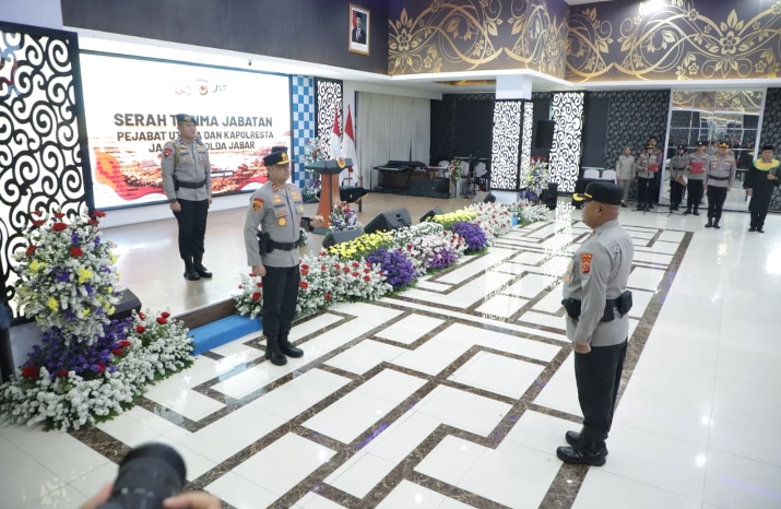 Sertijab Sejumlah Pejabat Polda Jabar, Kapolda Tekankan Penguatan Kinerja dan Pelayanan Masyarakat