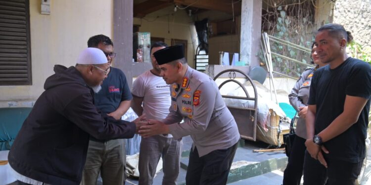 Wujud Empati dan Soliditas Kemitraan, Kabid Humas Polda Jabar Bertakziah atas Wafatnya Ibunda Remy Suryadi (Wartawan Koran Gala)